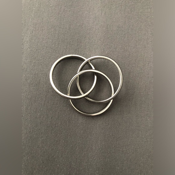EUC true love waits stainless steel 3 rings intertwined ring, size 11. - Picture 2 of 4